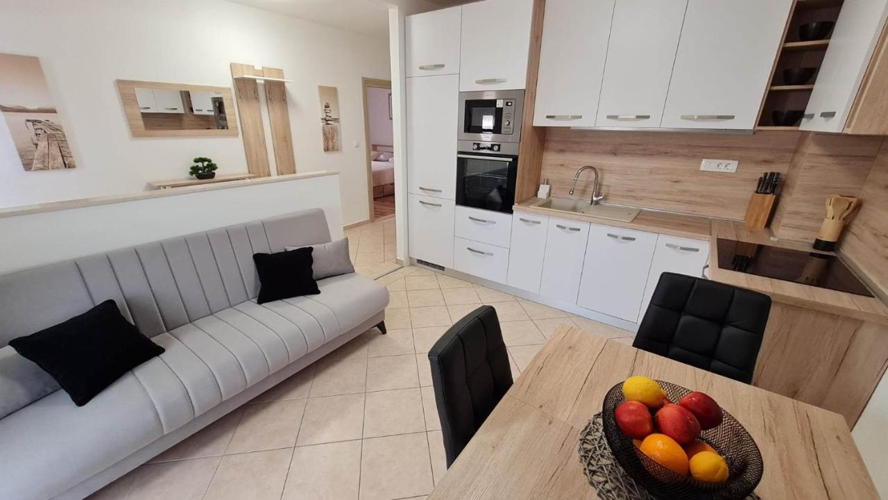 Apartman "Flower Garden" Ražanac Exterior foto