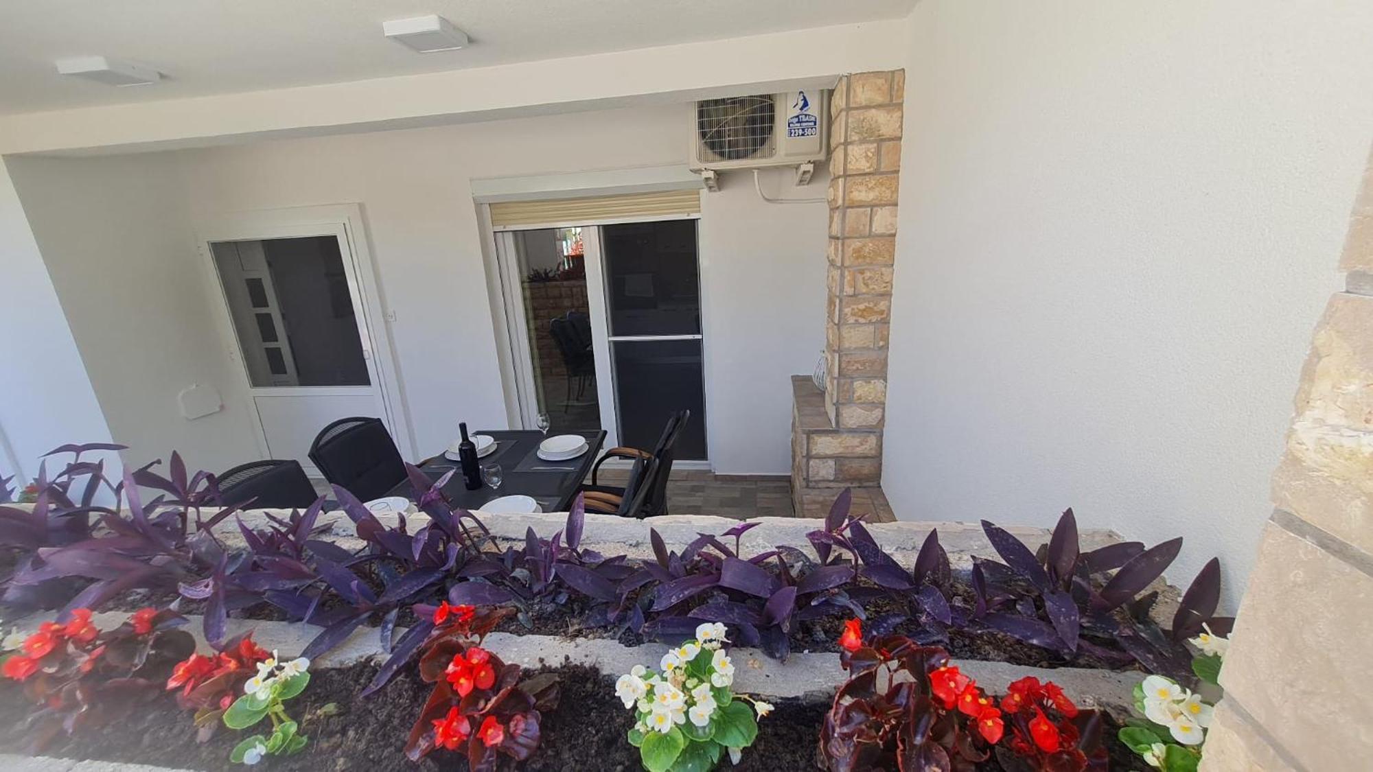 Apartman "Flower Garden" Ražanac Exterior foto
